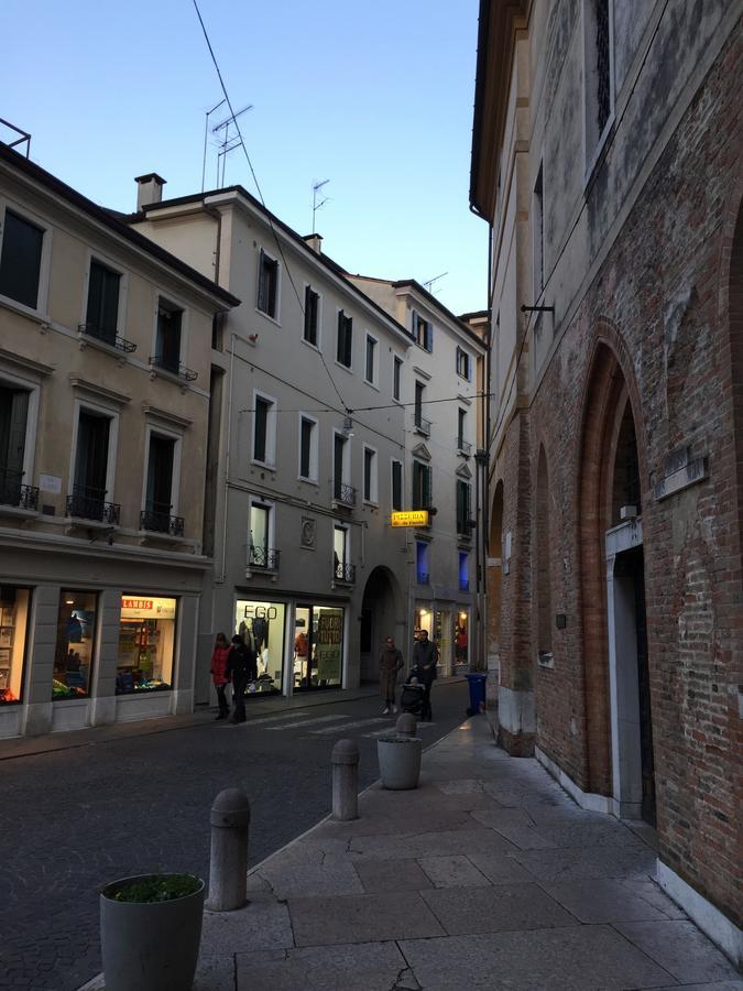 Portico Oscuro Deluxe Apartment - Centro Citta Treviso Luaran gambar
