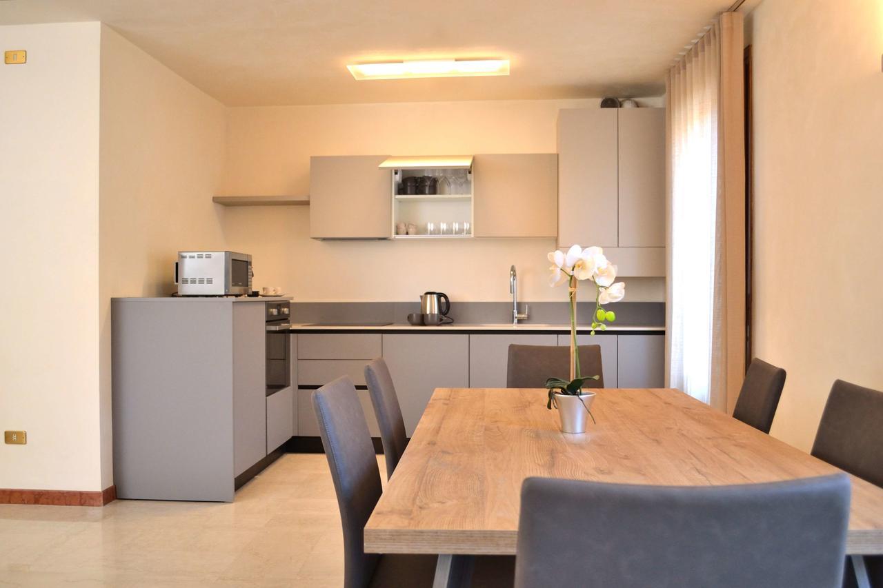 Portico Oscuro Deluxe Apartment - Centro Citta Treviso Luaran gambar