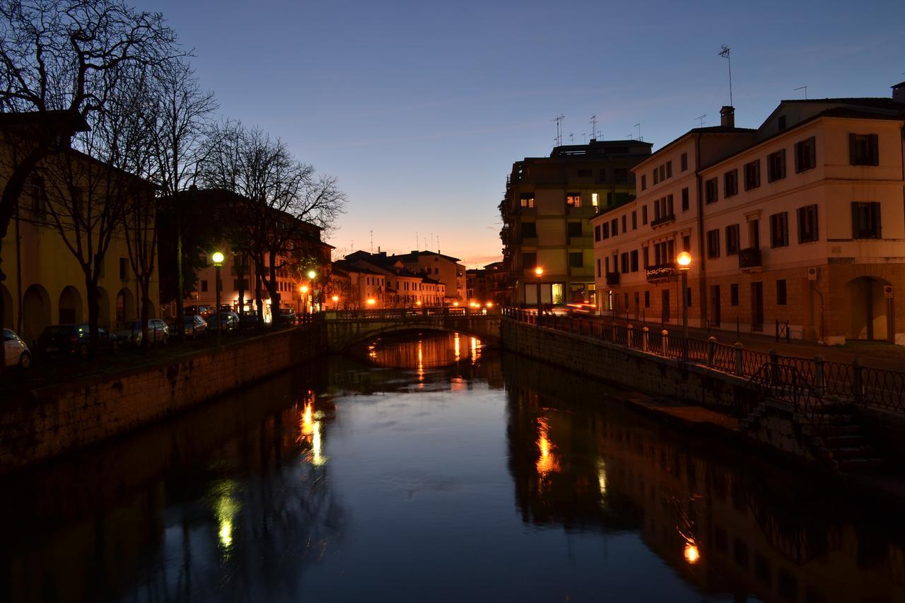 Portico Oscuro Deluxe Apartment - Centro Citta Treviso Luaran gambar