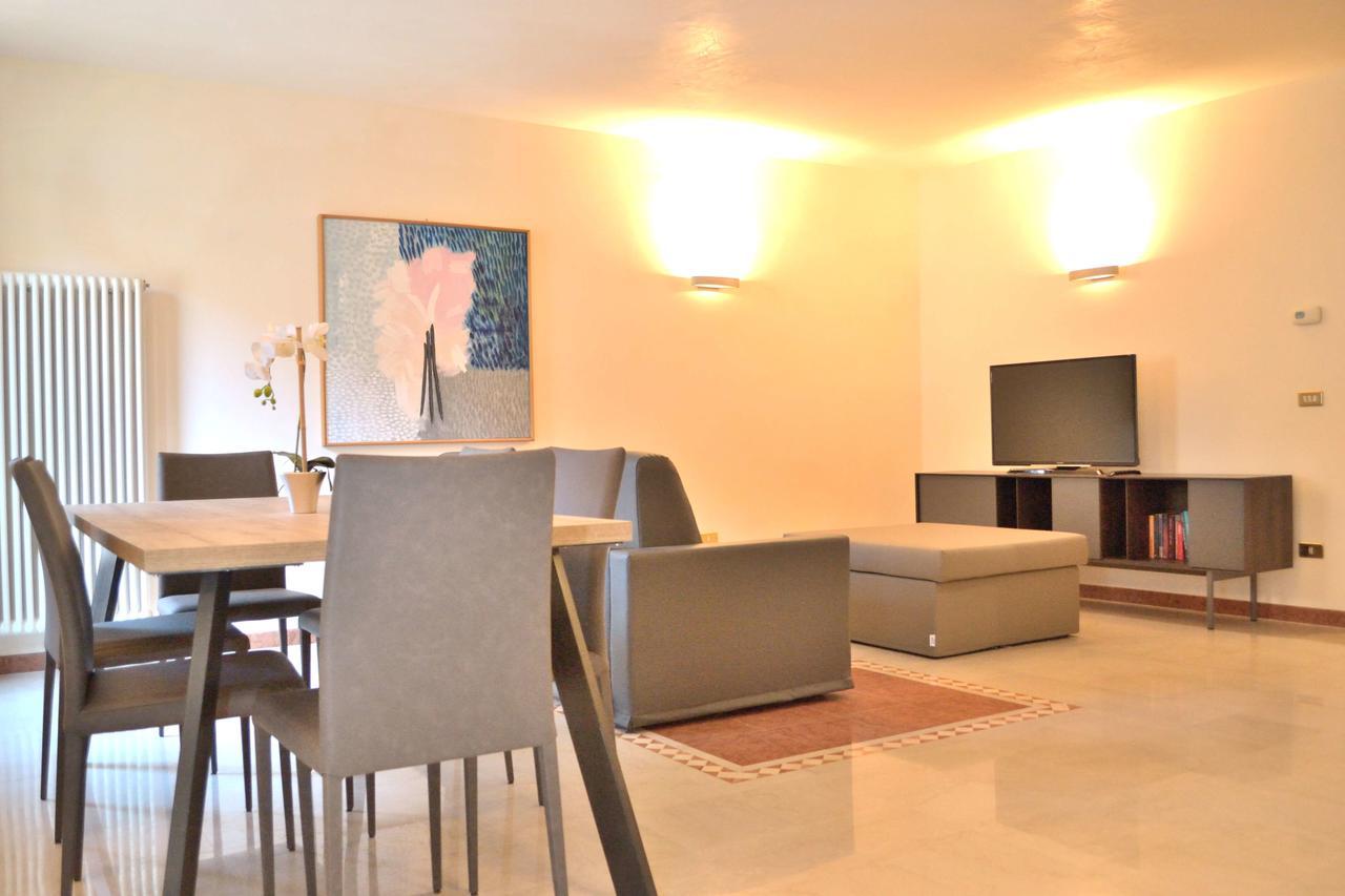 Portico Oscuro Deluxe Apartment - Centro Citta Treviso Luaran gambar