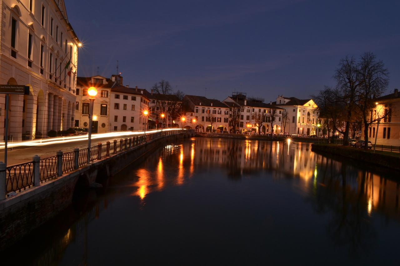 Portico Oscuro Deluxe Apartment - Centro Citta Treviso Luaran gambar