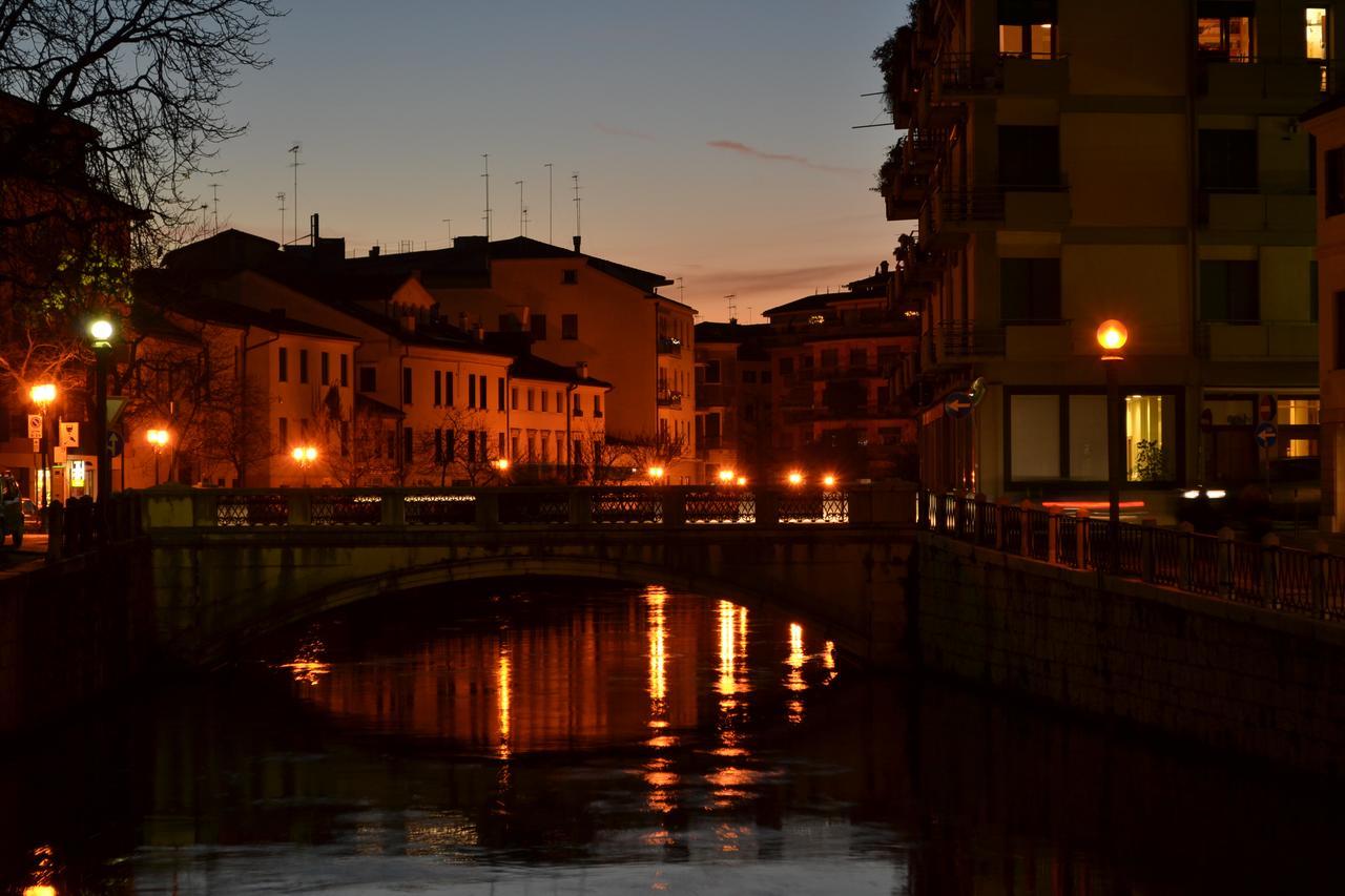 Portico Oscuro Deluxe Apartment - Centro Citta Treviso Luaran gambar