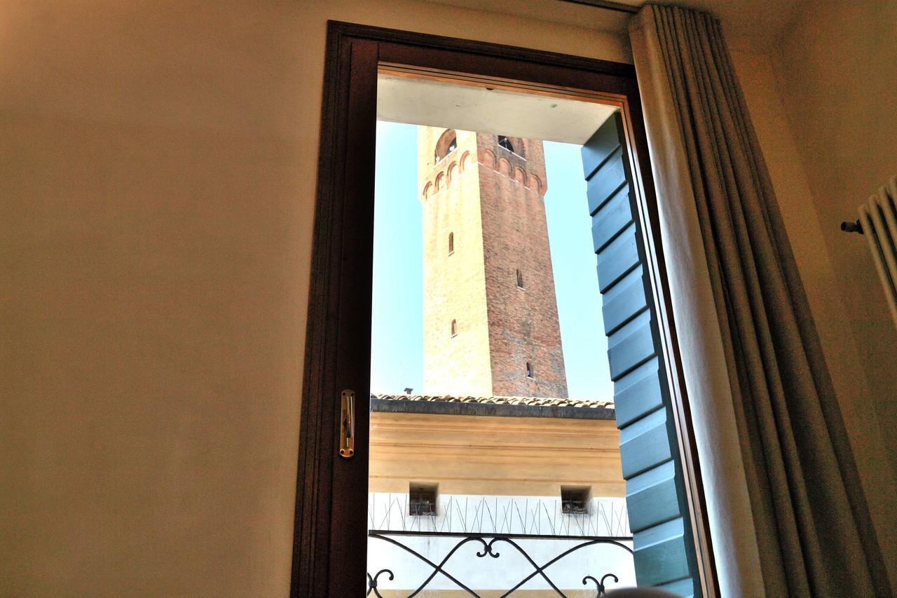 Portico Oscuro Deluxe Apartment - Centro Citta Treviso Luaran gambar