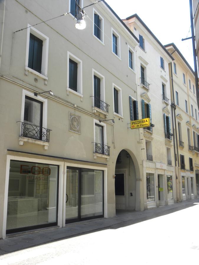 Portico Oscuro Deluxe Apartment - Centro Citta Treviso Luaran gambar