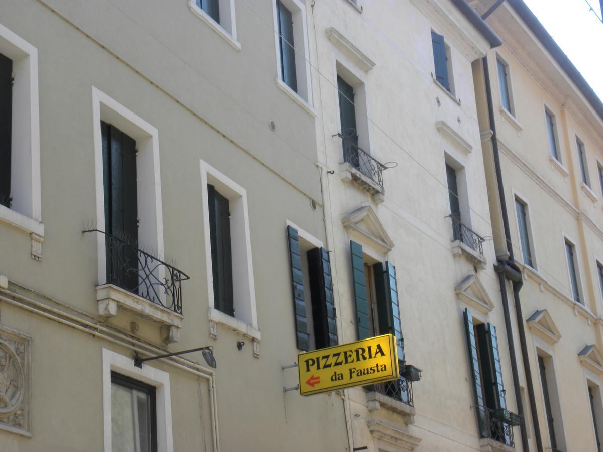 Portico Oscuro Deluxe Apartment - Centro Citta Treviso Luaran gambar