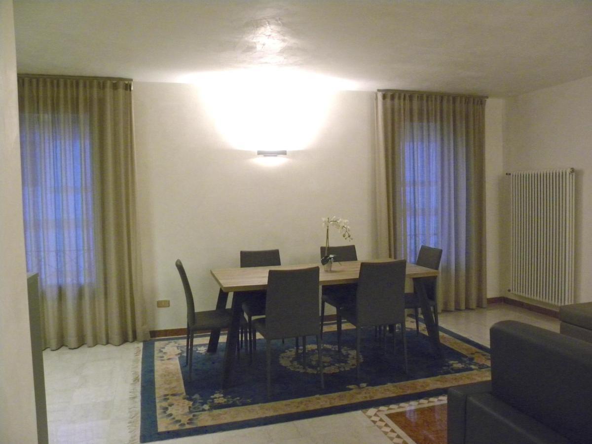 Portico Oscuro Deluxe Apartment - Centro Citta Treviso Luaran gambar